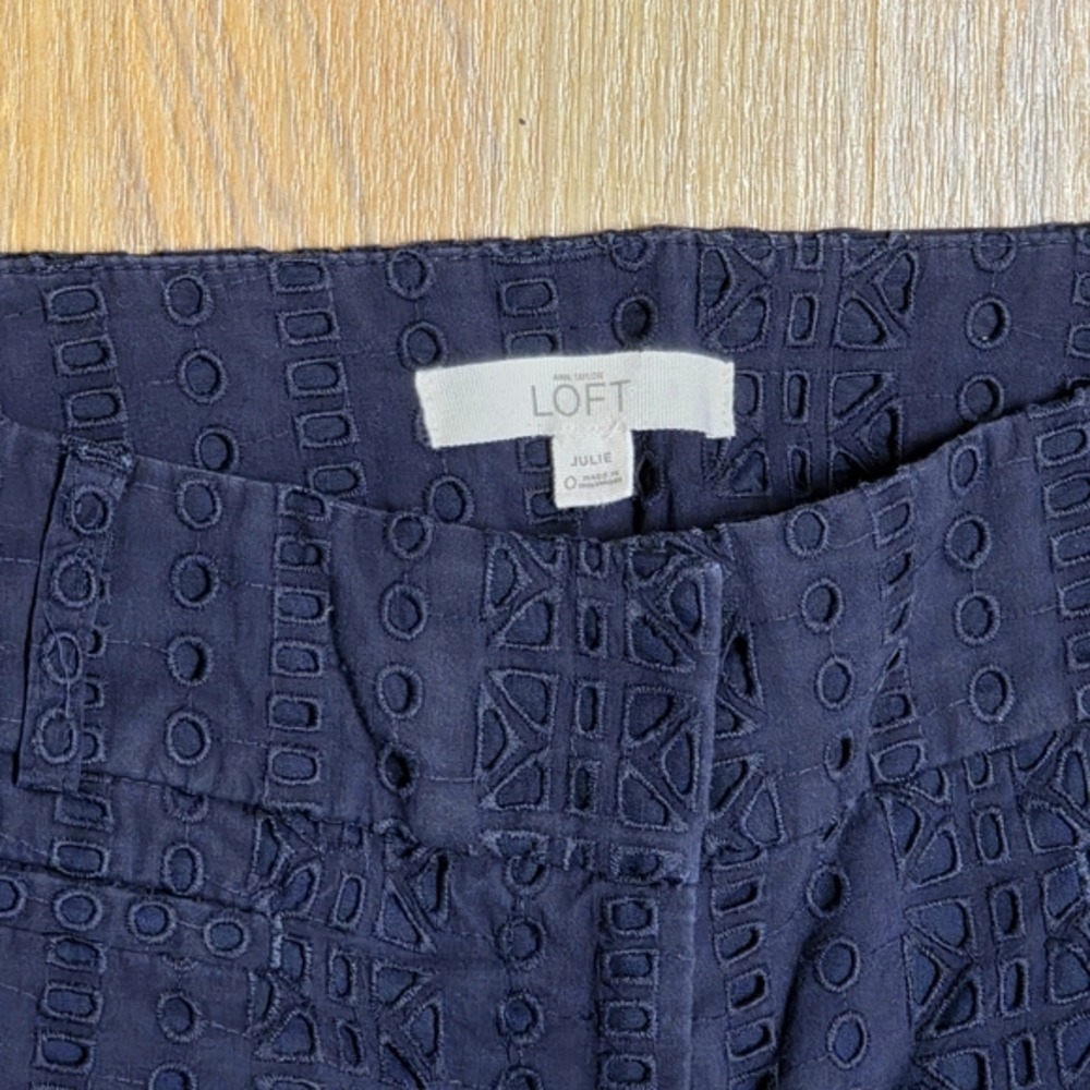 LOFT Julie The Riviera Pants Women's Size 0 Blue Cotton Eyelet Cropped - Picture 5 of 7